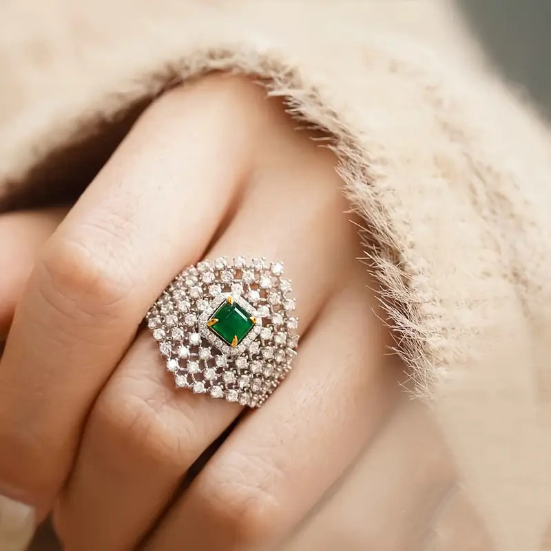 Luxury Lifestyle Magazine - Nuevo Anillo de Zirconia con Incrustaciones