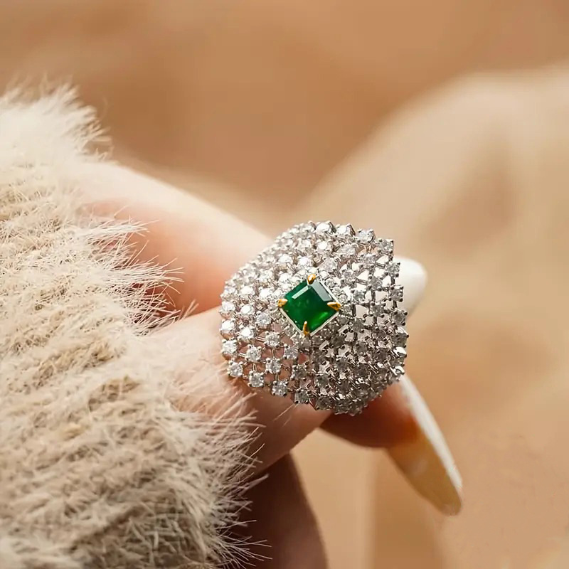Nuevo Anillo de Zirconia con I - Luxury Lifestyle Magazine reseña y precio