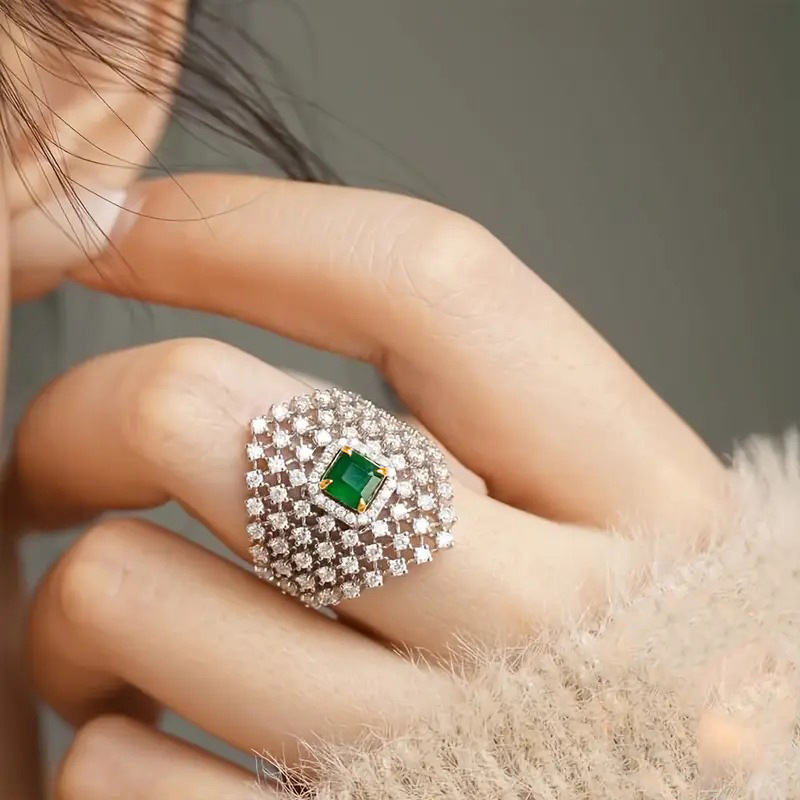 Nuevo Anillo de Zirconia con I - Luxury Lifestyle Magazine reseña y precio